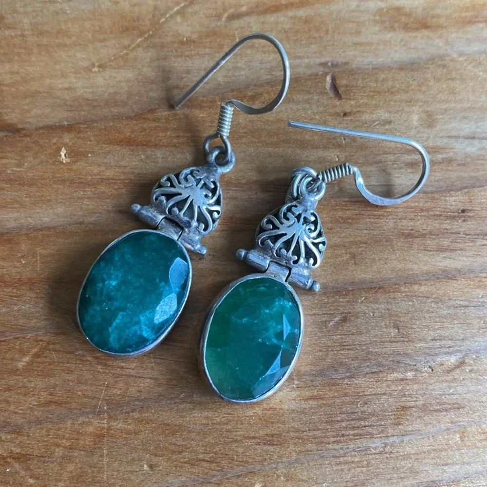 Green stone earrings - Picture 3 of 4